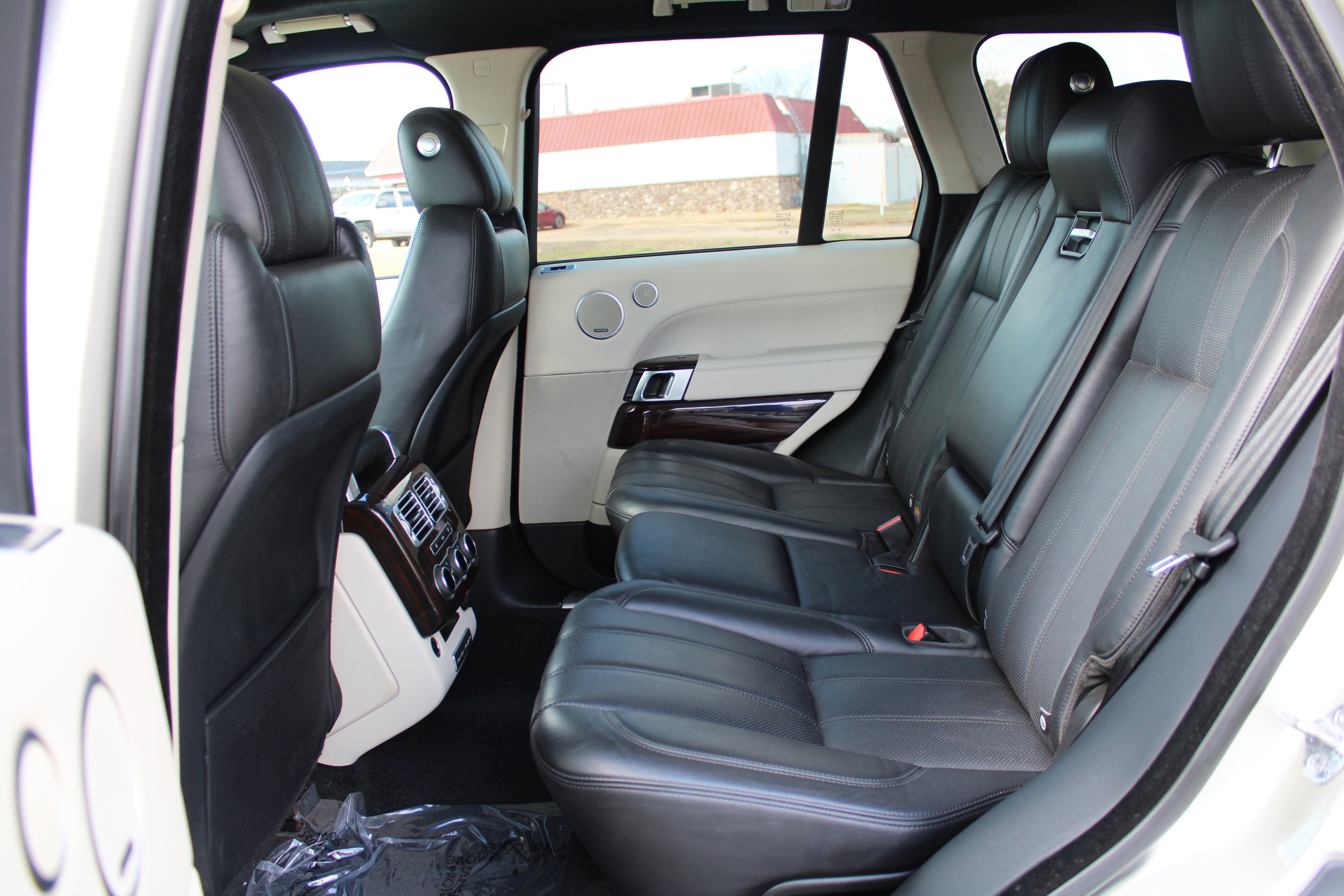 Used 2014 Land Rover Range Rover HSE image 37