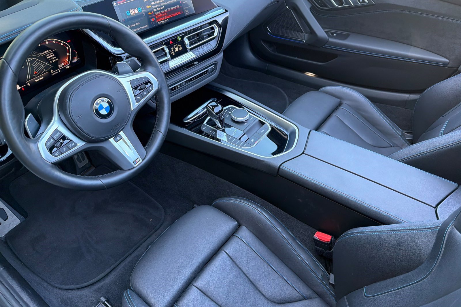 Used 2022 BMW Z4 M40i w/ Premium Package image 12