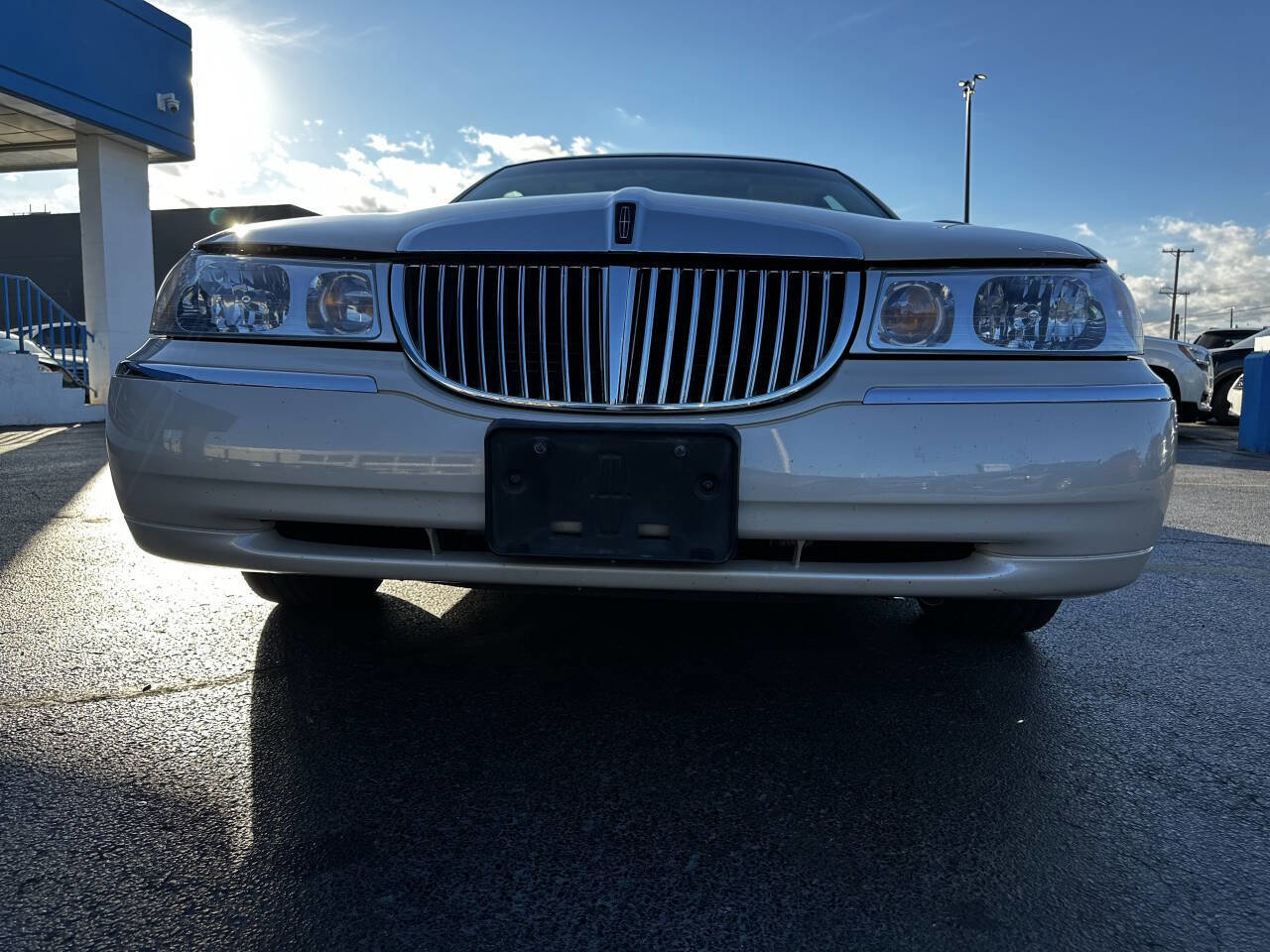 Used 2000 Lincoln Town Car Cartier image 7