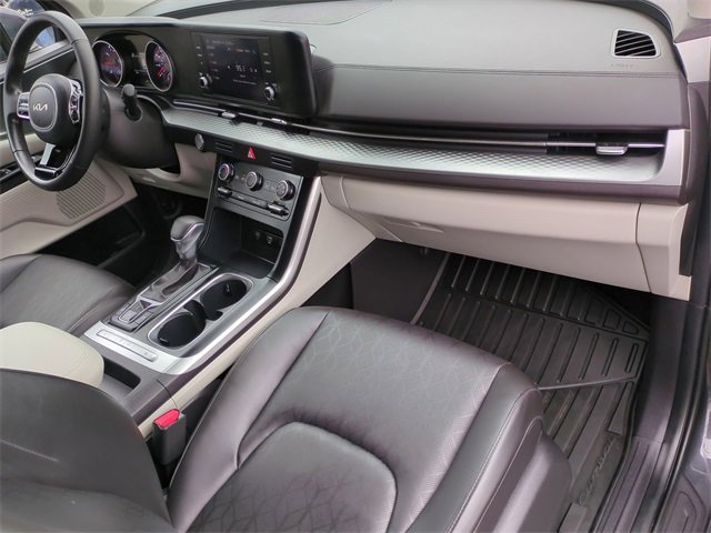 Used 2024 Kia Carnival LX image 28