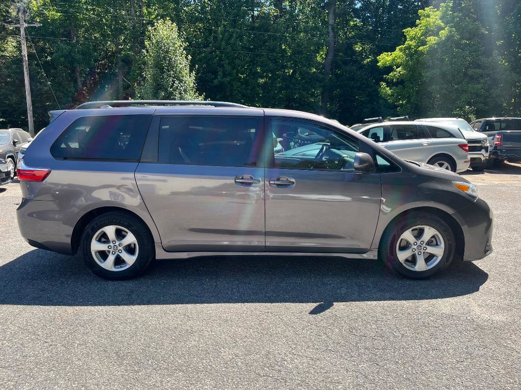 Used 2019 Toyota Sienna LE FWD image 9