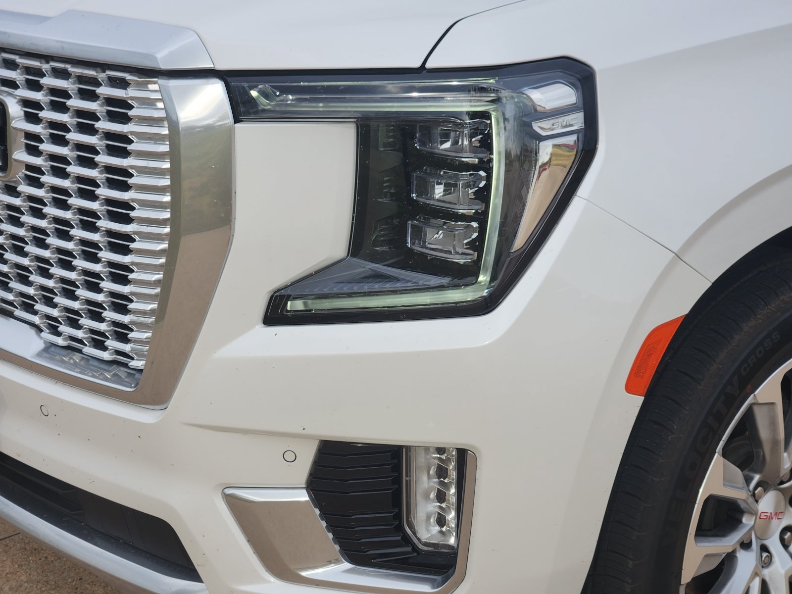 Used 2022 GMC Yukon Denali RWD image 9