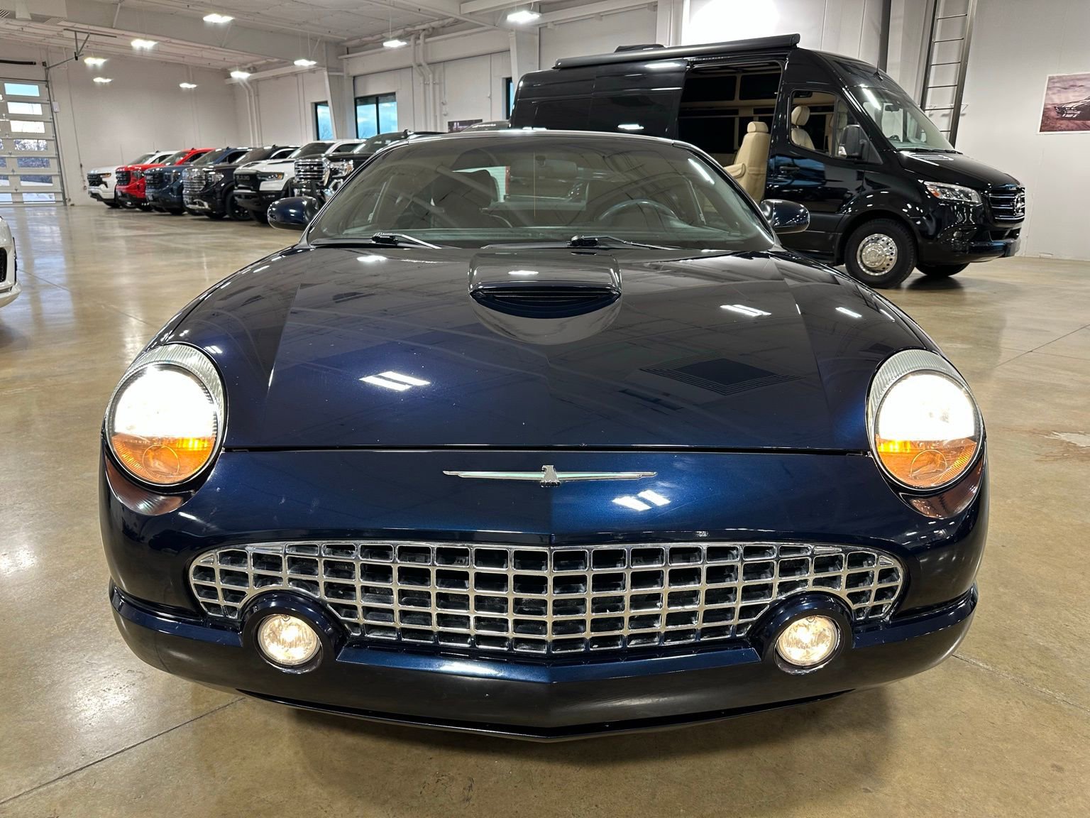 Used 2005 Ford Thunderbird image 2