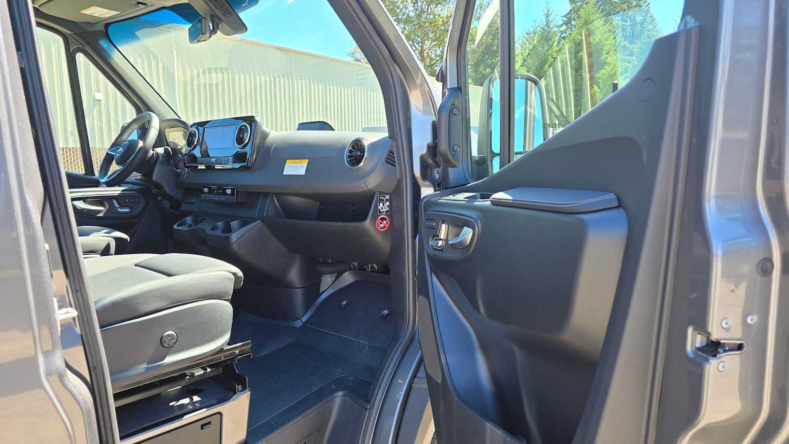 Used 2026 Mercedes-Benz Sprinter 2500 image 10
