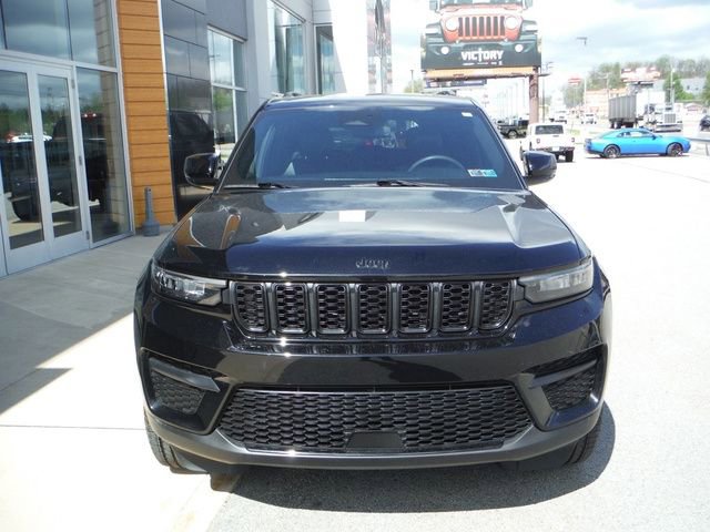 Used 2023 Jeep Grand Cherokee Altitude image 4