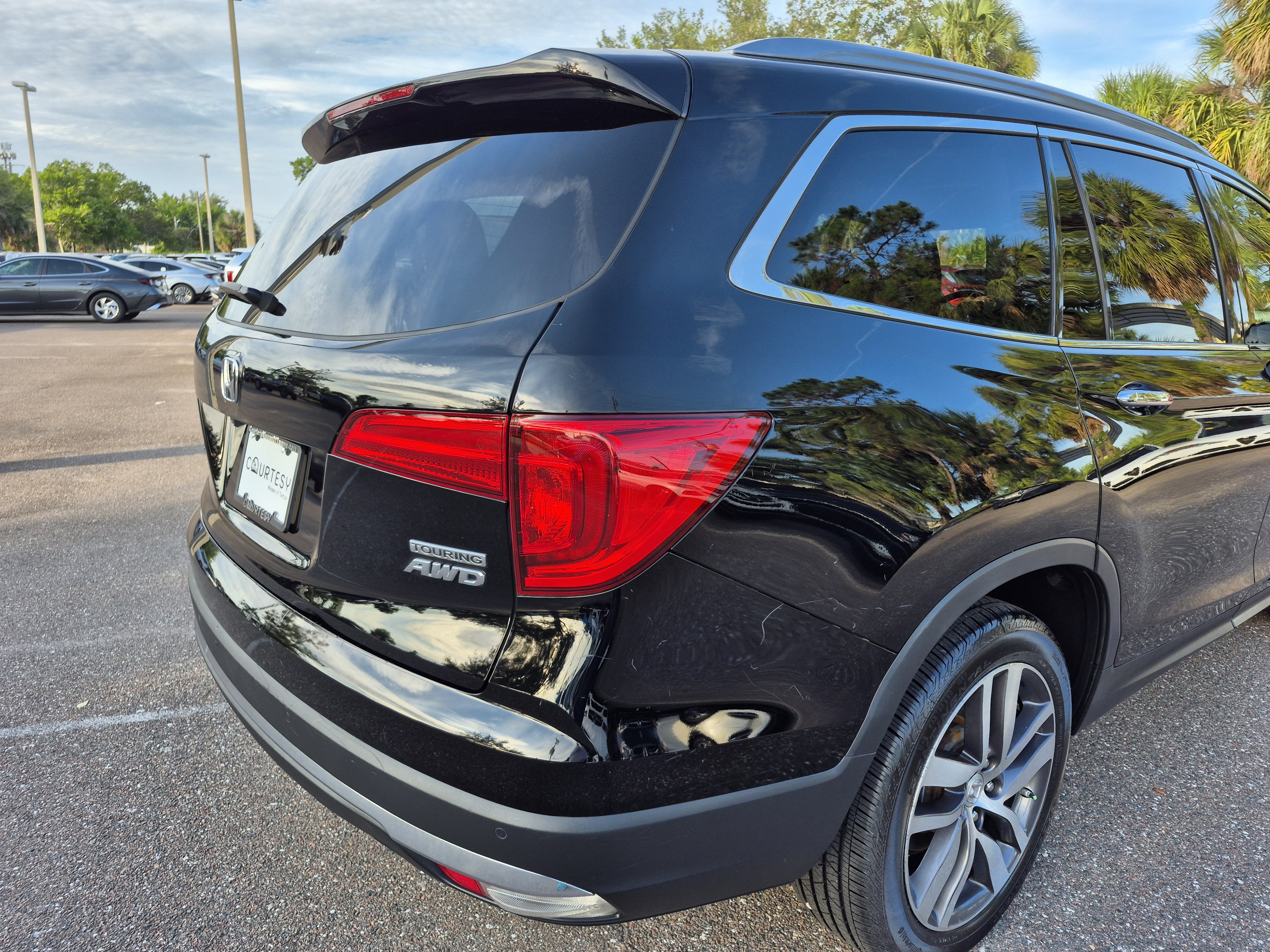 Used 2017 Honda Pilot Touring image 12