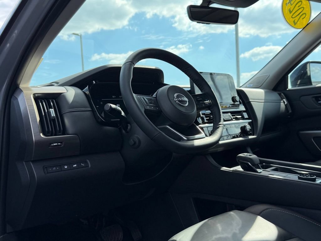 Used 2024 Nissan Pathfinder Platinum w/ Cargo Package AWD/4WD image 11
