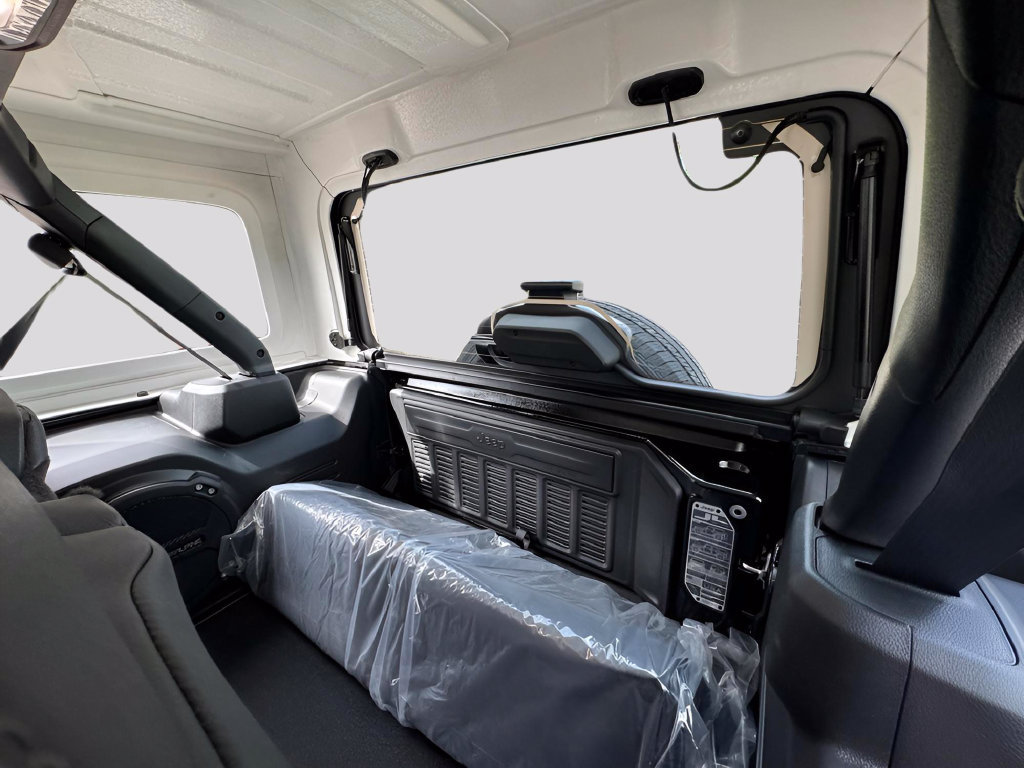 New 2024 Jeep Wrangler Unlimited Sahara w/ Technology Group AWD/4WD image 10