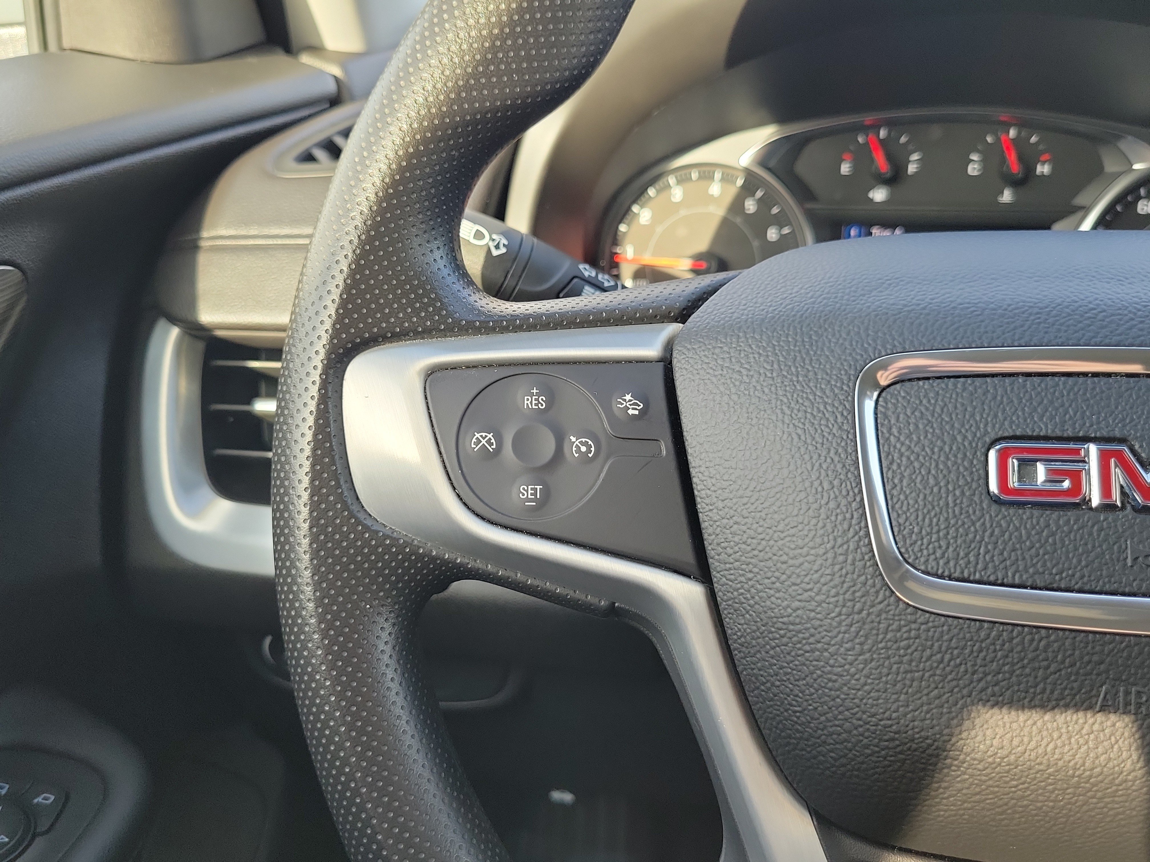 Used 2024 GMC Terrain SLE FWD image 18