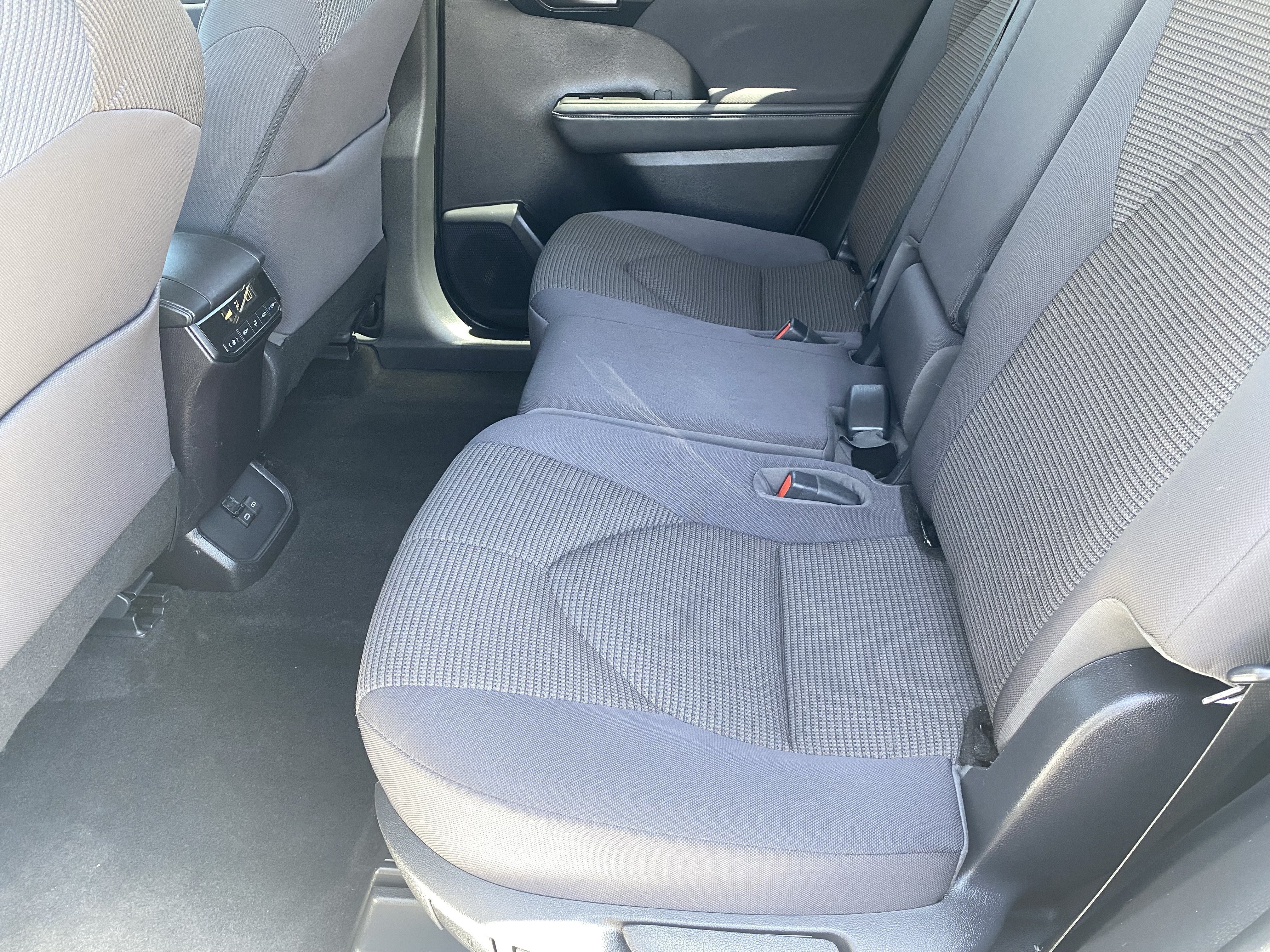 Used 2023 Toyota Highlander LE AWD/4WD image 15