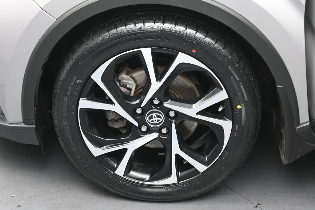 Used 2020 Toyota C-HR XLE FWD image 13
