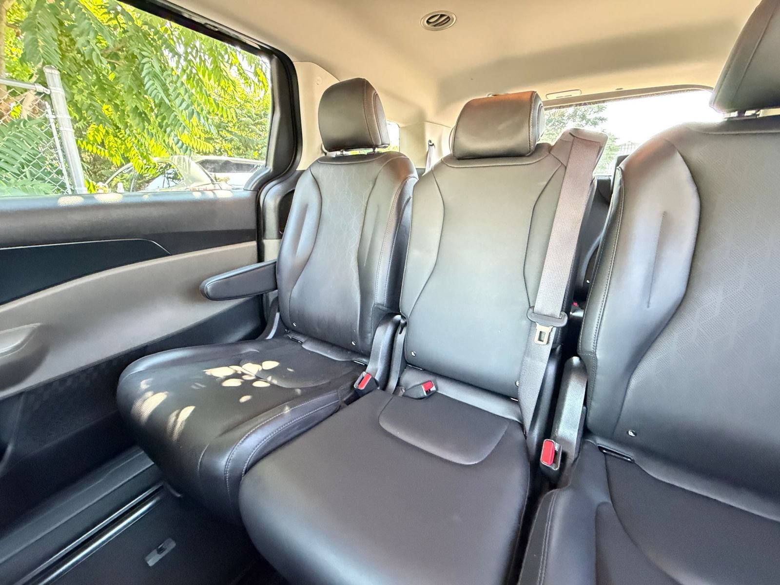 Used 2026 Kia Carnival FWD image 34