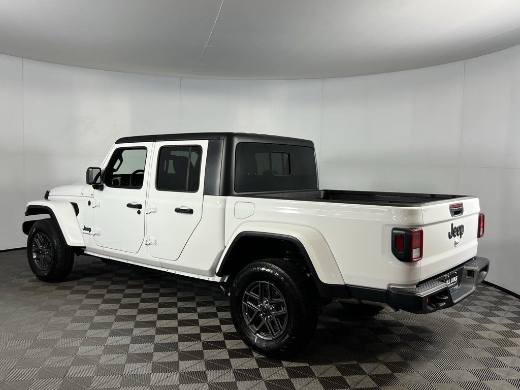 Certified 2024 Jeep Gladiator Sport image 9