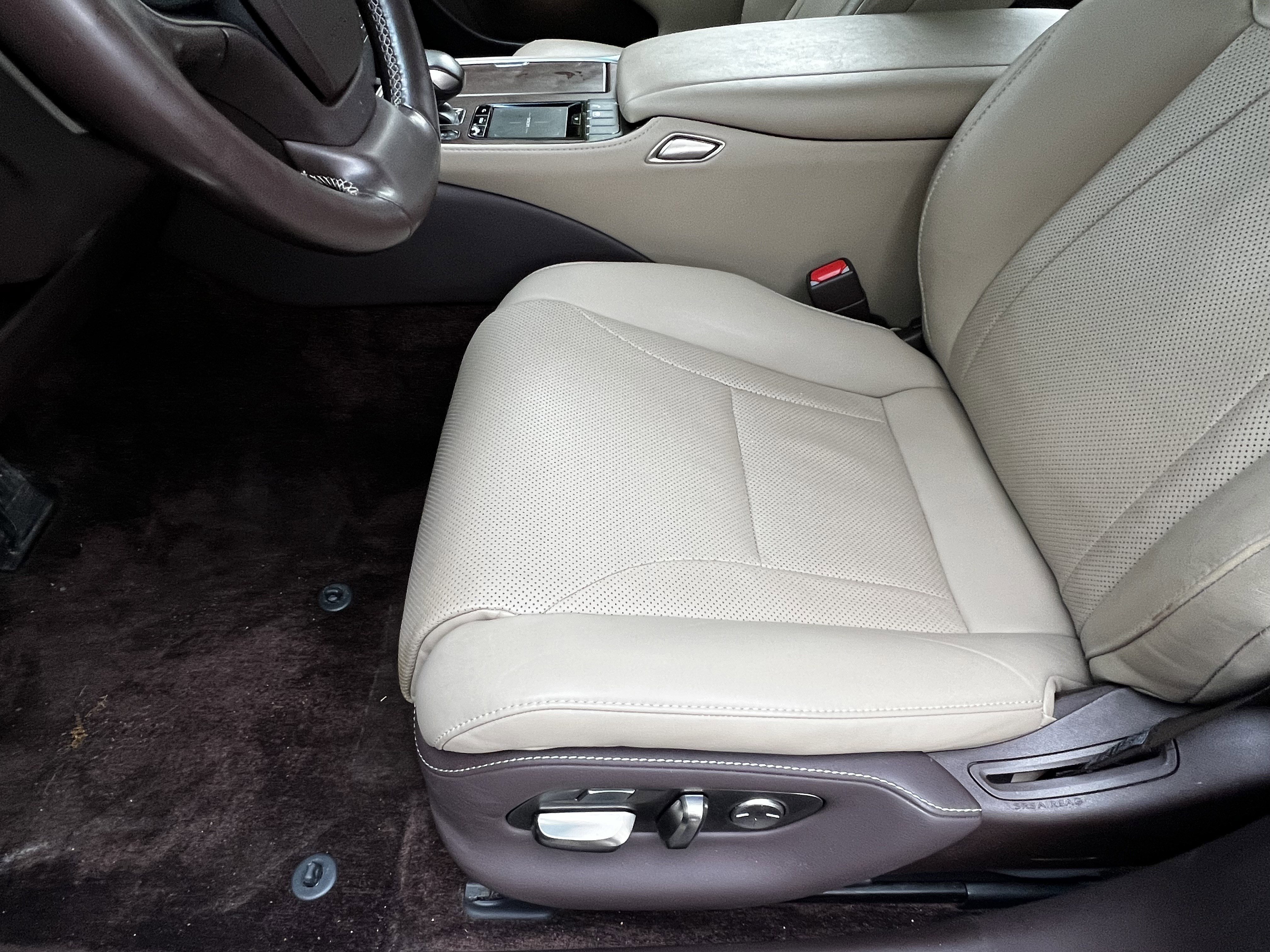 Used 2018 Lexus LS 500 AWD w/ Accessory Package (Z1) image 17