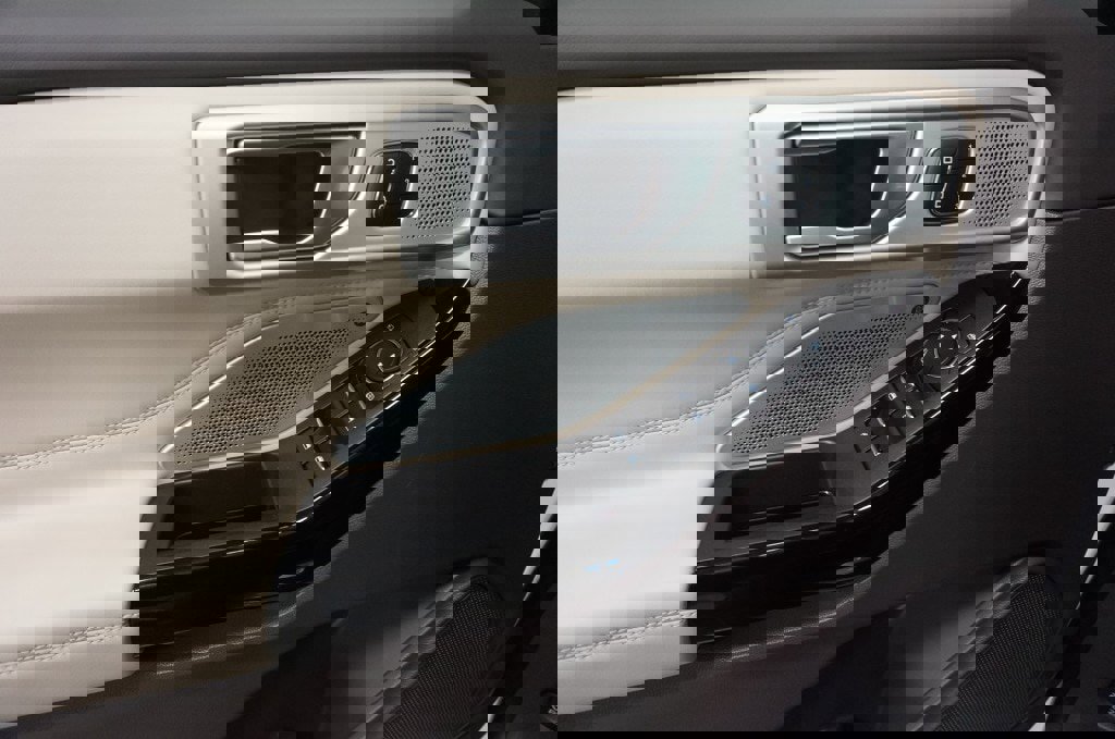 Used 2023 Ford Explorer Platinum w/ Technology Package image 21