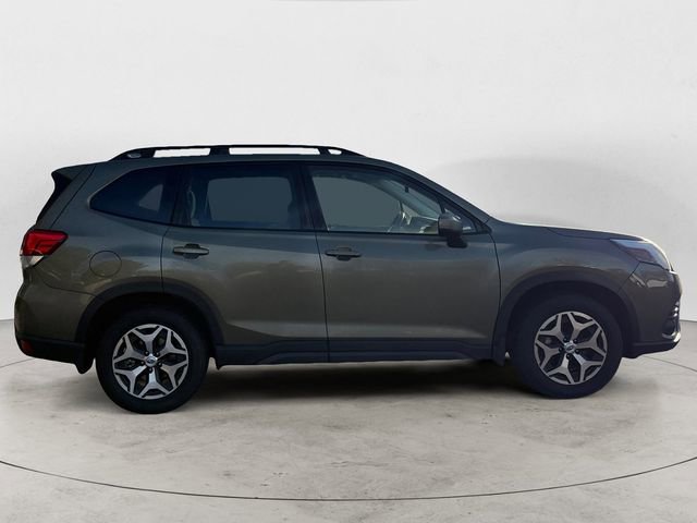 Used 2023 Subaru Forester Premium image 6