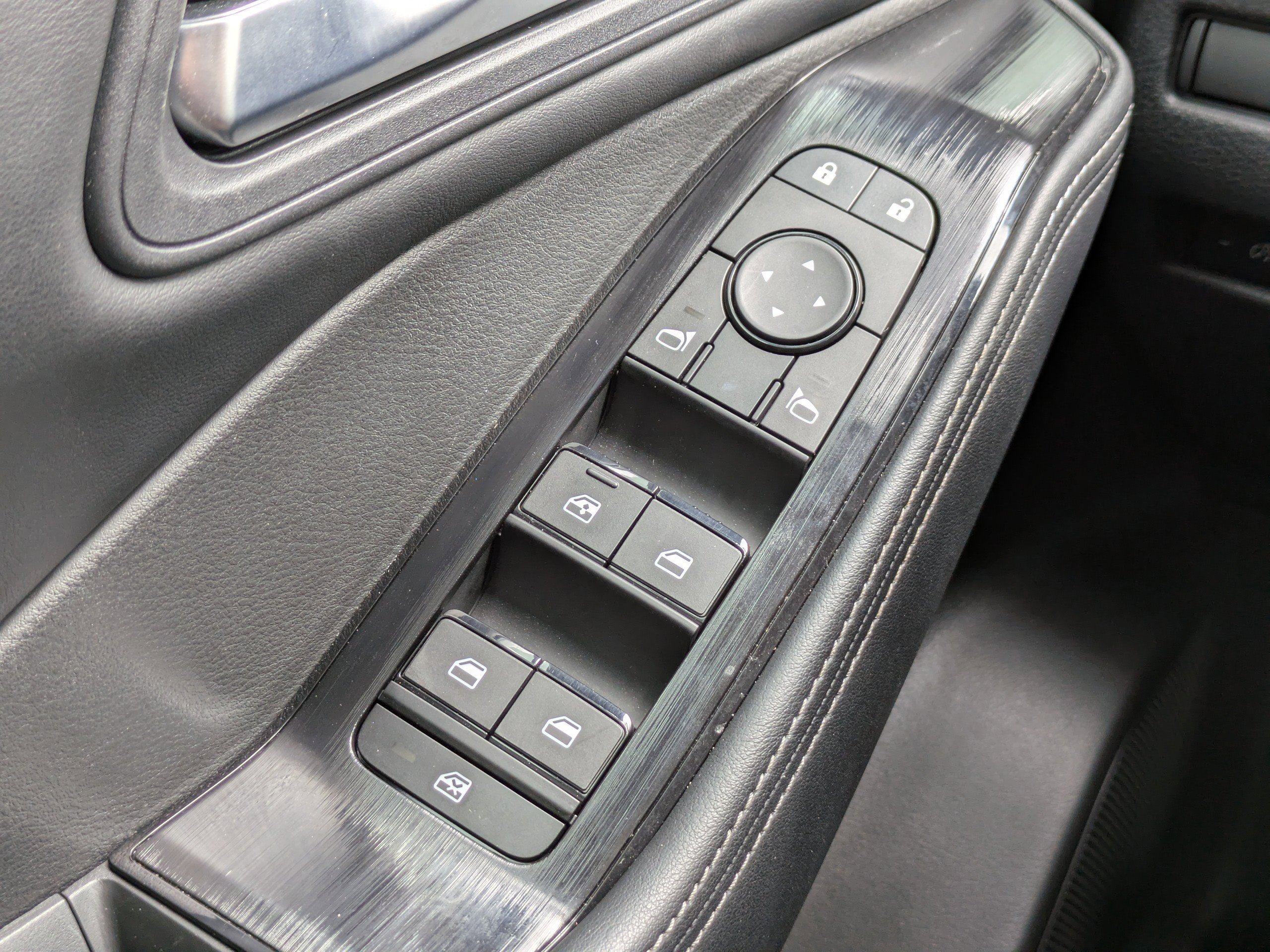 Certified 2024 Nissan Rogue SV image 24