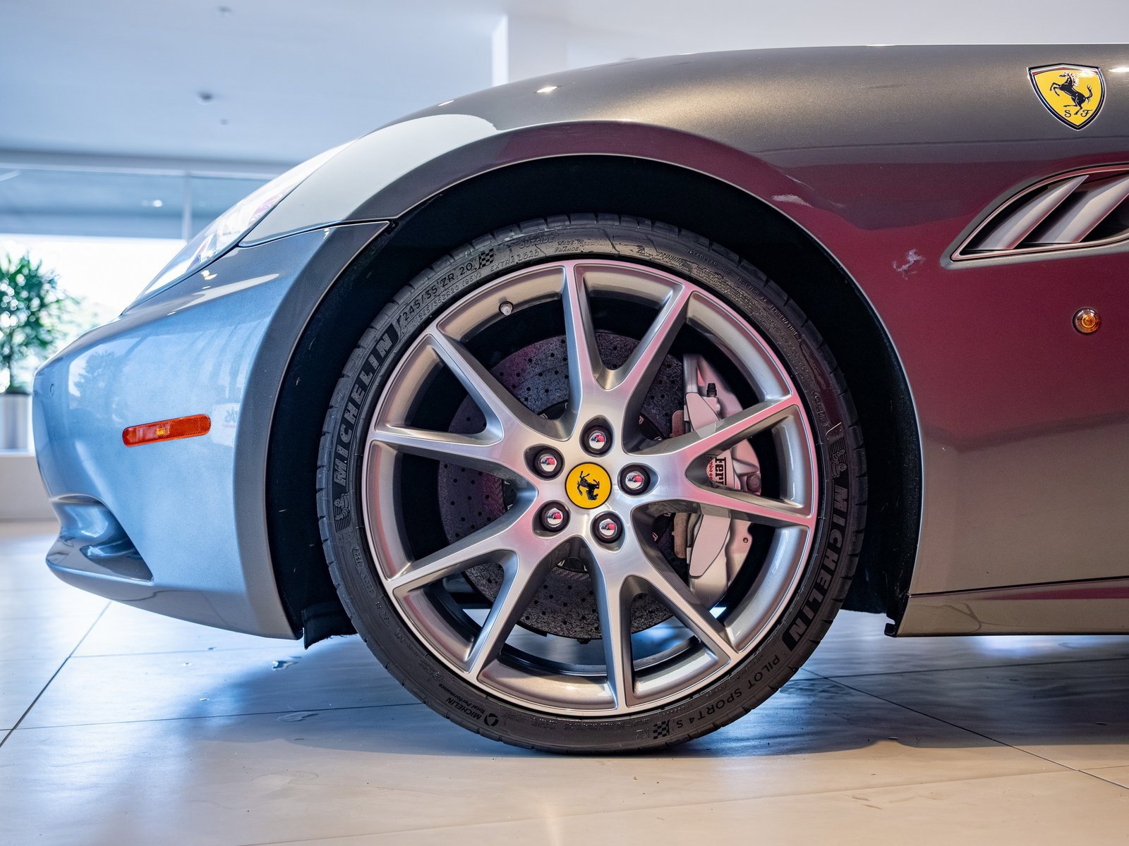 Used 2012 Ferrari California image 3