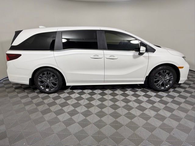 New 2026 Honda Odyssey Touring image 7