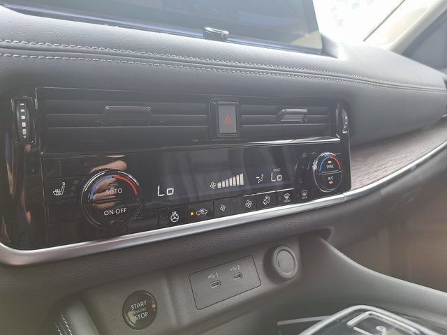 Used 2025 Nissan Rogue Platinum FWD image 16