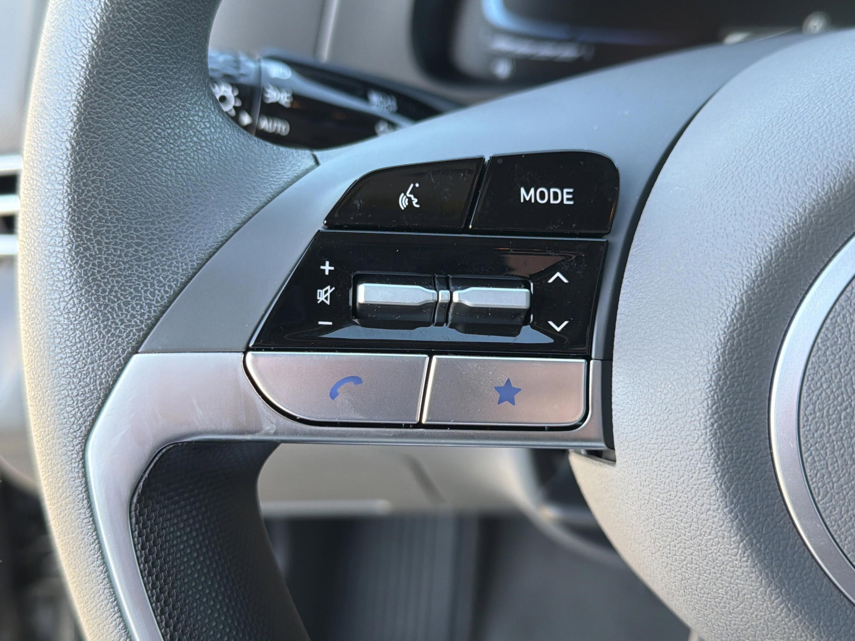 Used 2025 Hyundai Elantra SE image 19