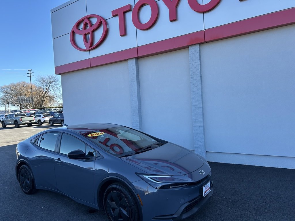 Used 2024 Toyota Prius LE image 1