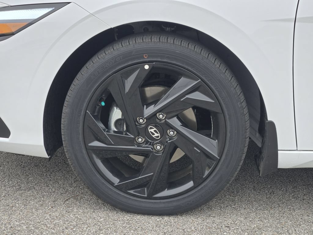 New 2026 Hyundai Elantra SEL FWD image 13