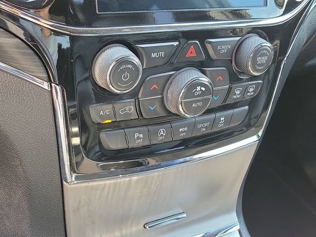 Used 2019 Jeep Grand Cherokee Limited AWD/4WD image 15