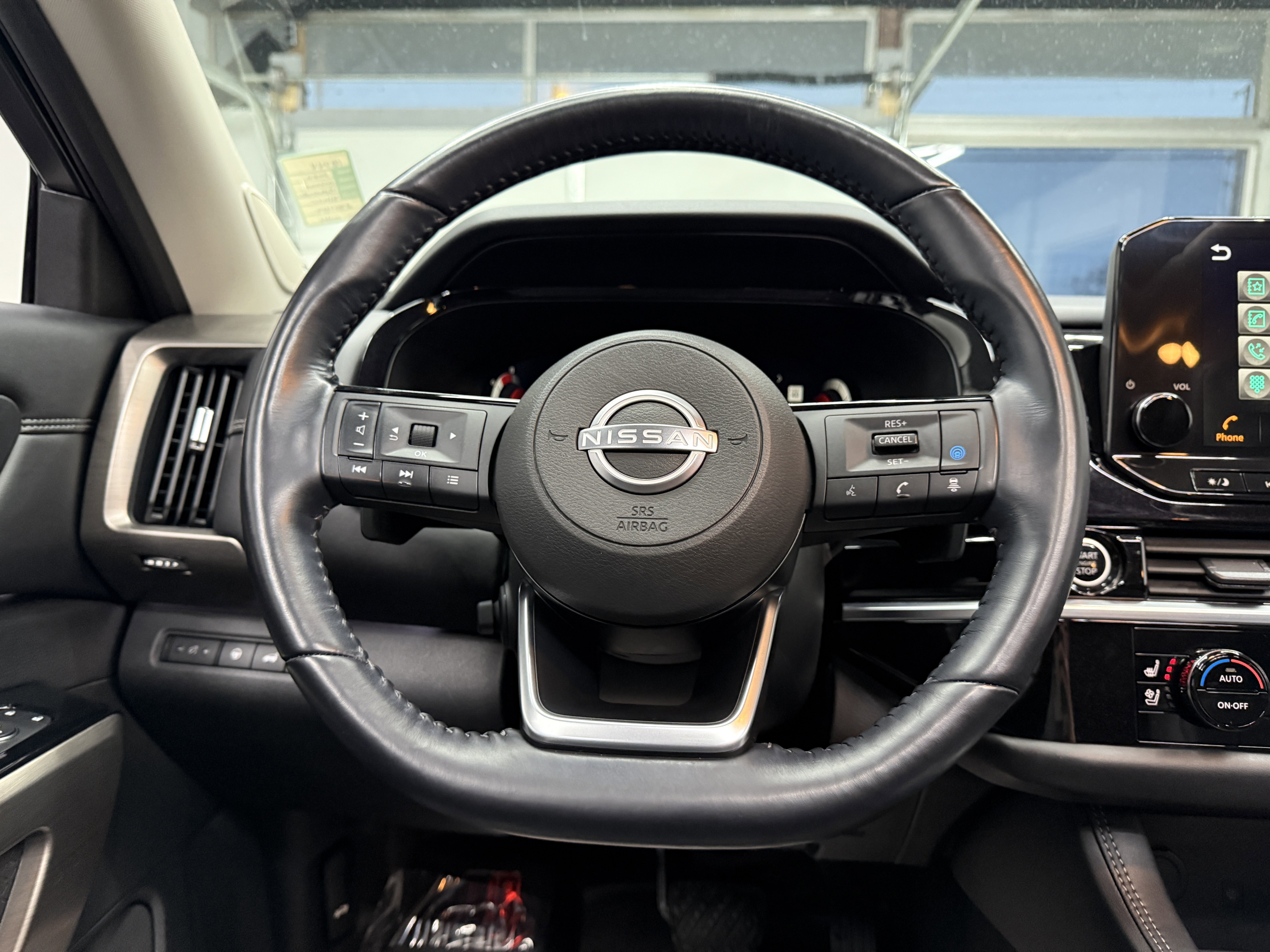 Used 2022 Nissan Pathfinder Platinum image 15