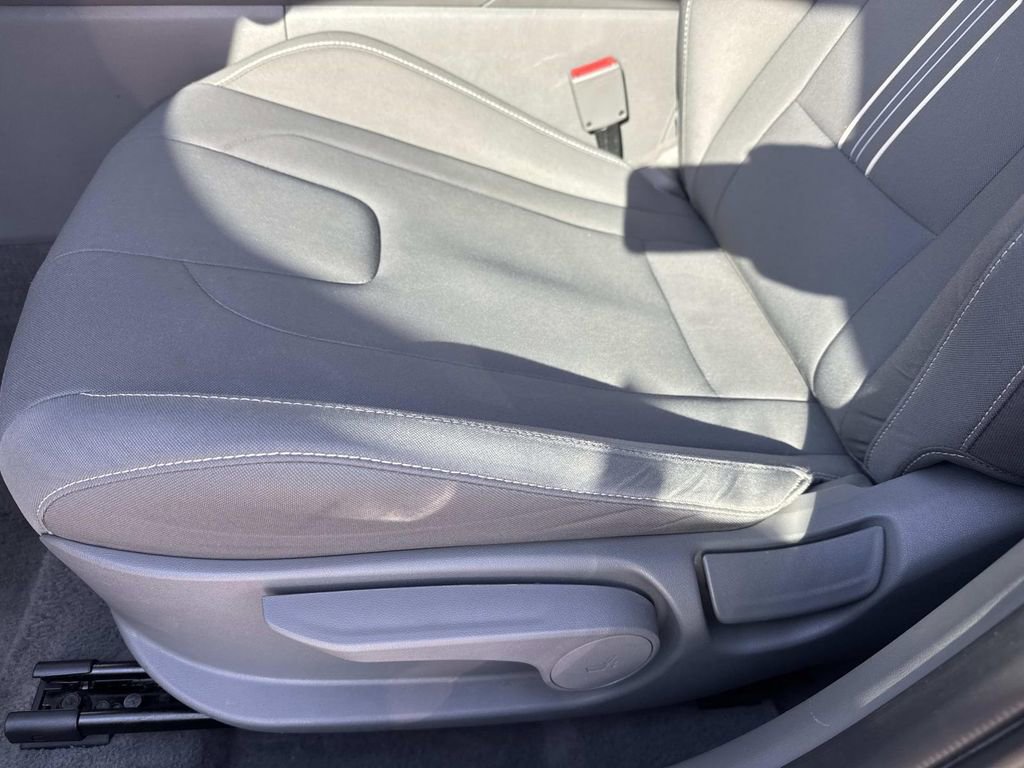 Used 2024 Hyundai Elantra SEL image 16