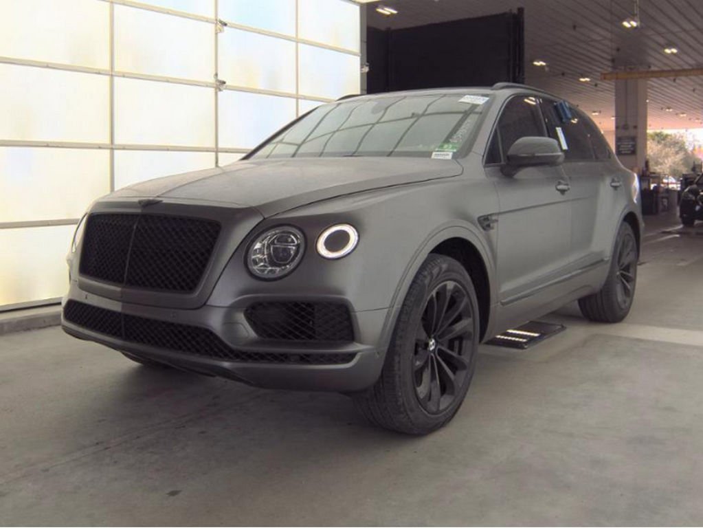 Used 2018 Bentley Bentayga image 2