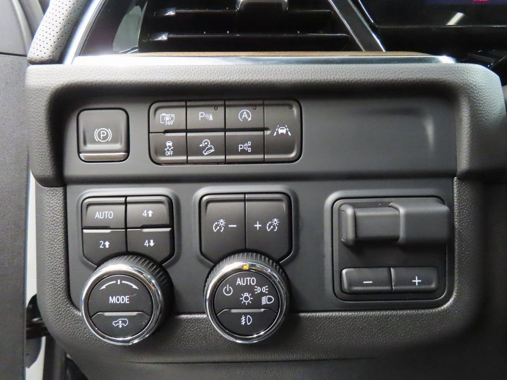 Used 2025 Chevrolet Suburban High Country AWD/4WD image 46