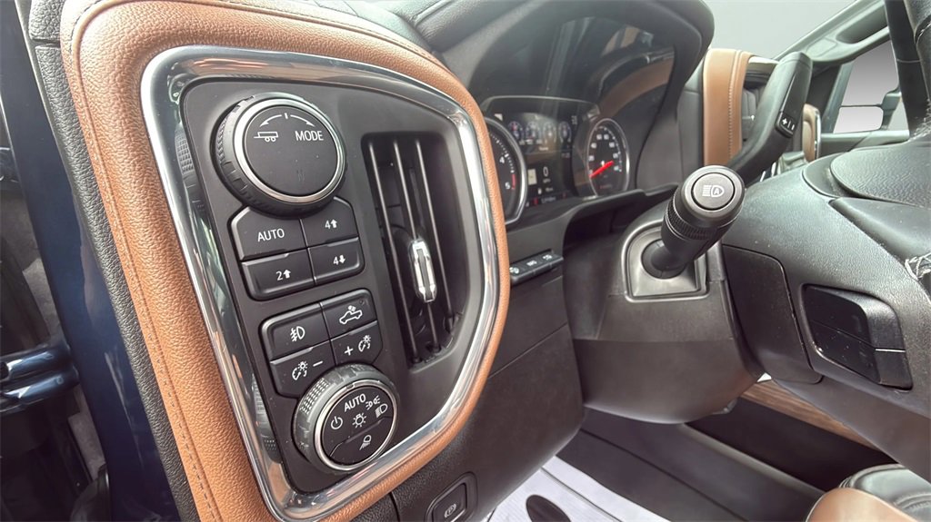 Used 2023 Chevrolet Silverado 2500 High Country w/ Technology Package image 13