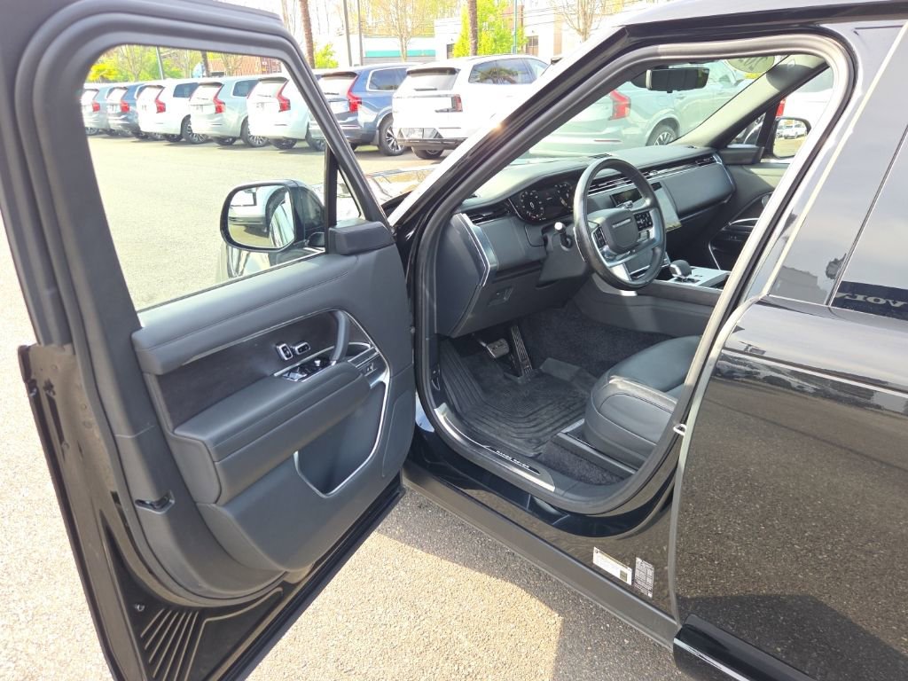 Certified 2025 Land Rover Range Rover Long Wheelbase SE AWD/4WD image 10