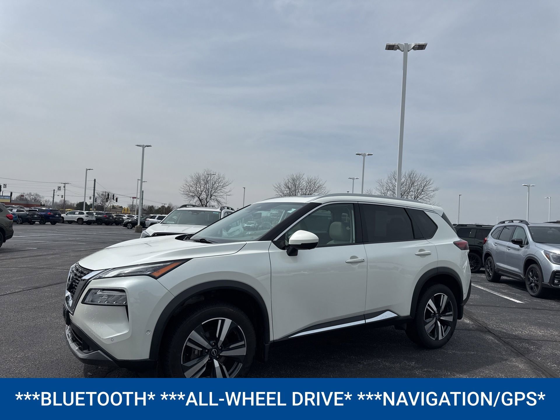 Used 2023 Nissan Rogue SL w/ SL Premium Package image 2