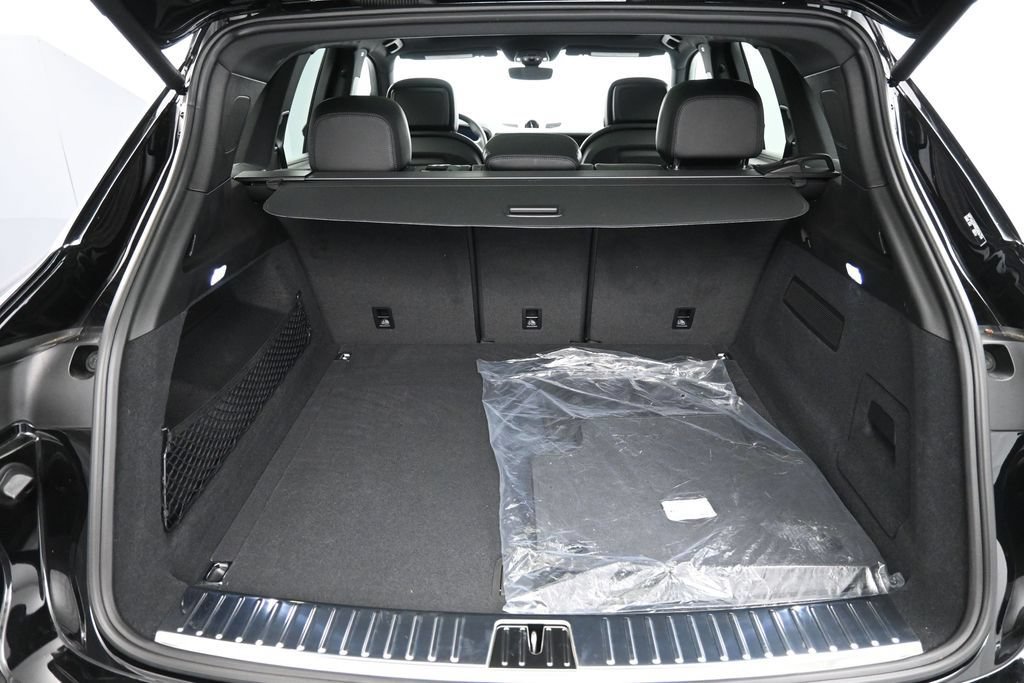 Certified 2025 Porsche Cayenne AWD/4WD image 27