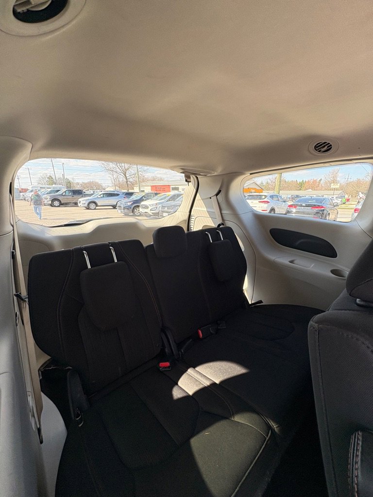 Used 2018 Chrysler Pacifica L image 13