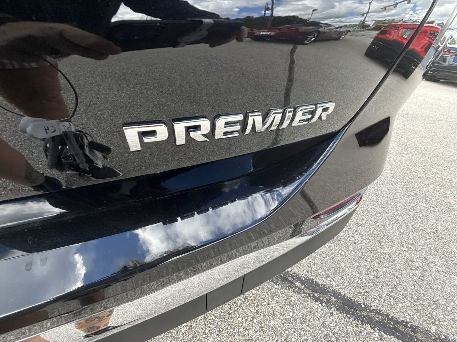 Certified 2019 Chevrolet Equinox Premier FWD image 30