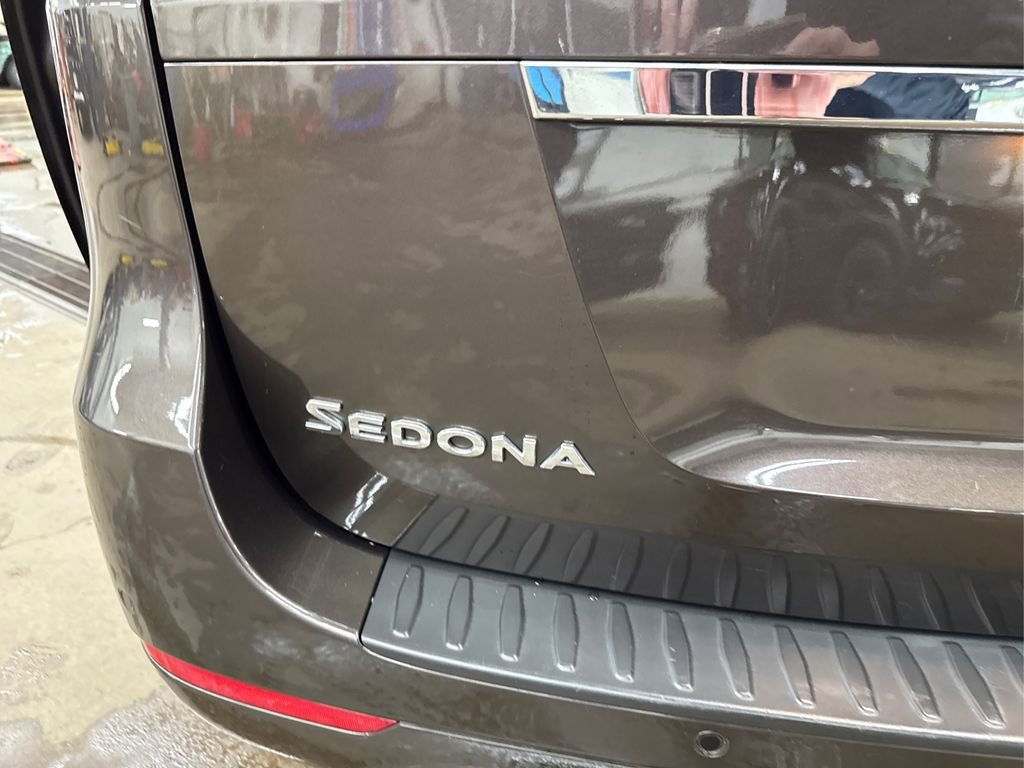 Used 2018 Kia Sedona EX image 16