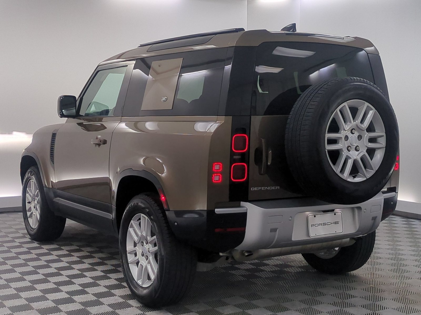 Used 2023 Land Rover Defender 90 S AWD/4WD video 3