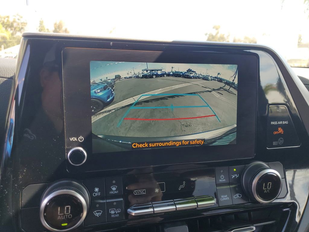 Used 2024 Toyota Highlander LE image 17