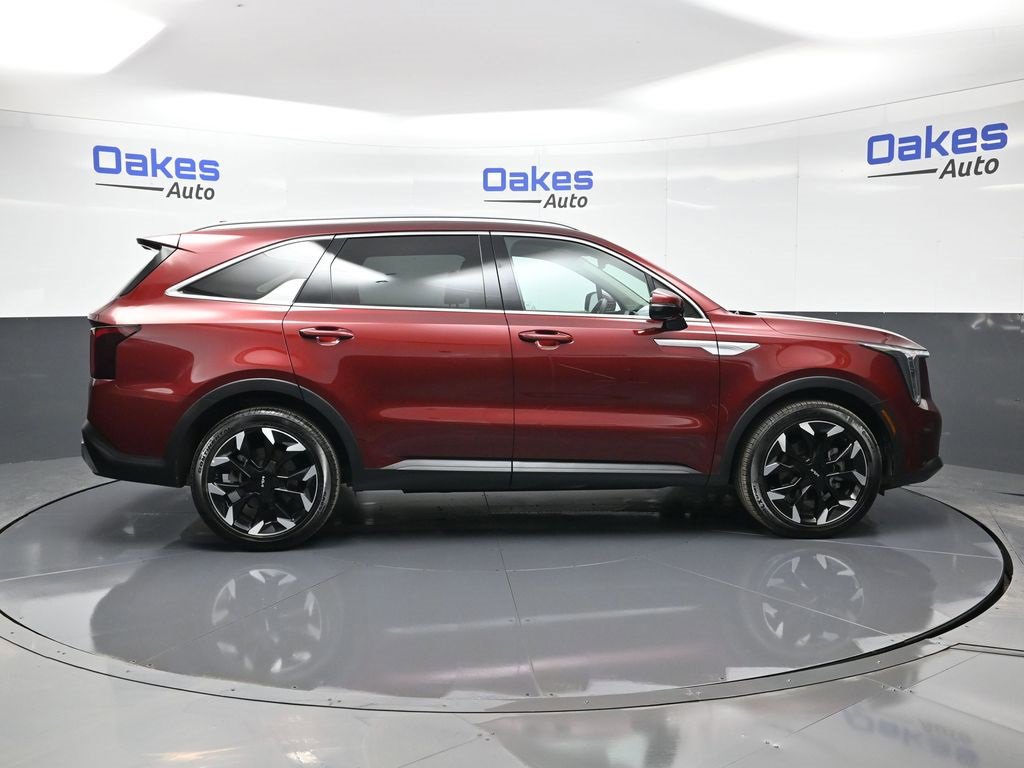 Certified 2025 Kia Sorento EX image 9