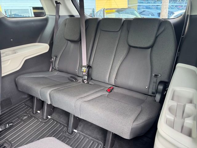 Used 2024 Kia Carnival LX FWD image 13