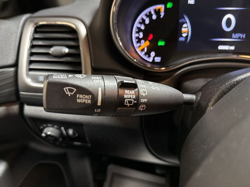 Certified 2020 Jeep Grand Cherokee Altitude image 18