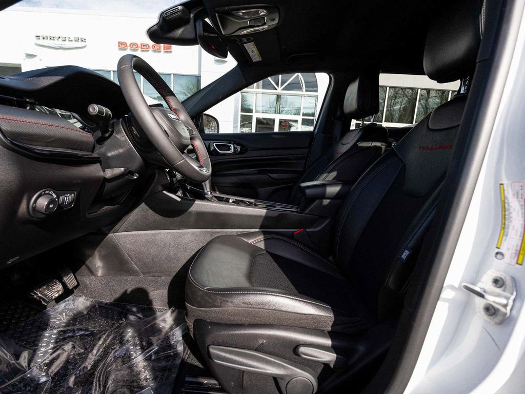 Used 2025 Jeep Compass Trailhawk image 25