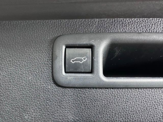 Used 2023 Toyota Highlander XLE image 16