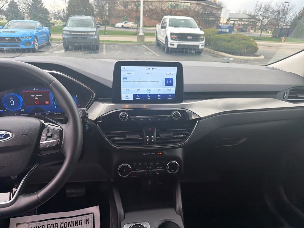 Used 2022 Ford Escape Titanium image 7