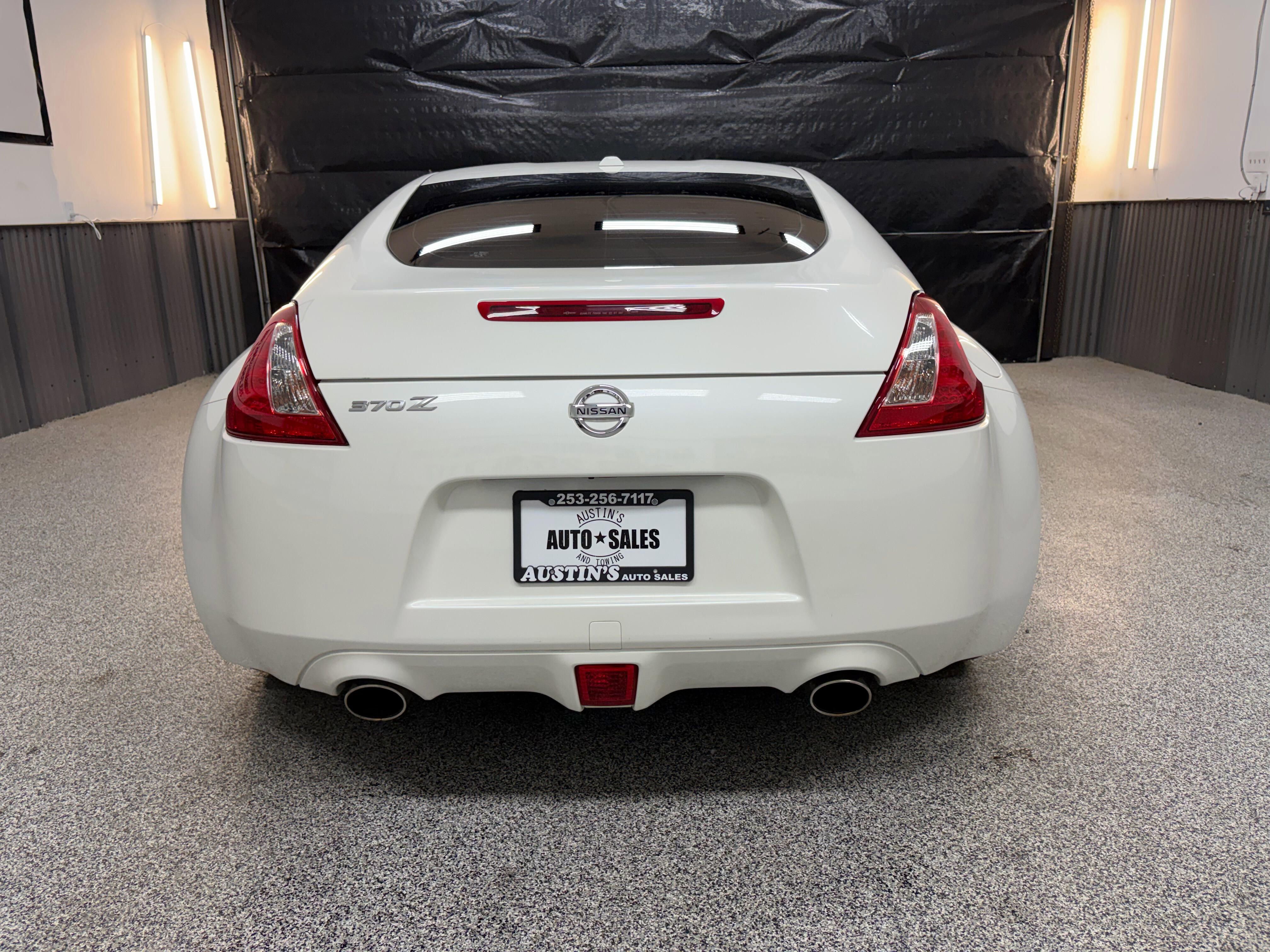Used 2012 Nissan 370Z Touring RWD image 4