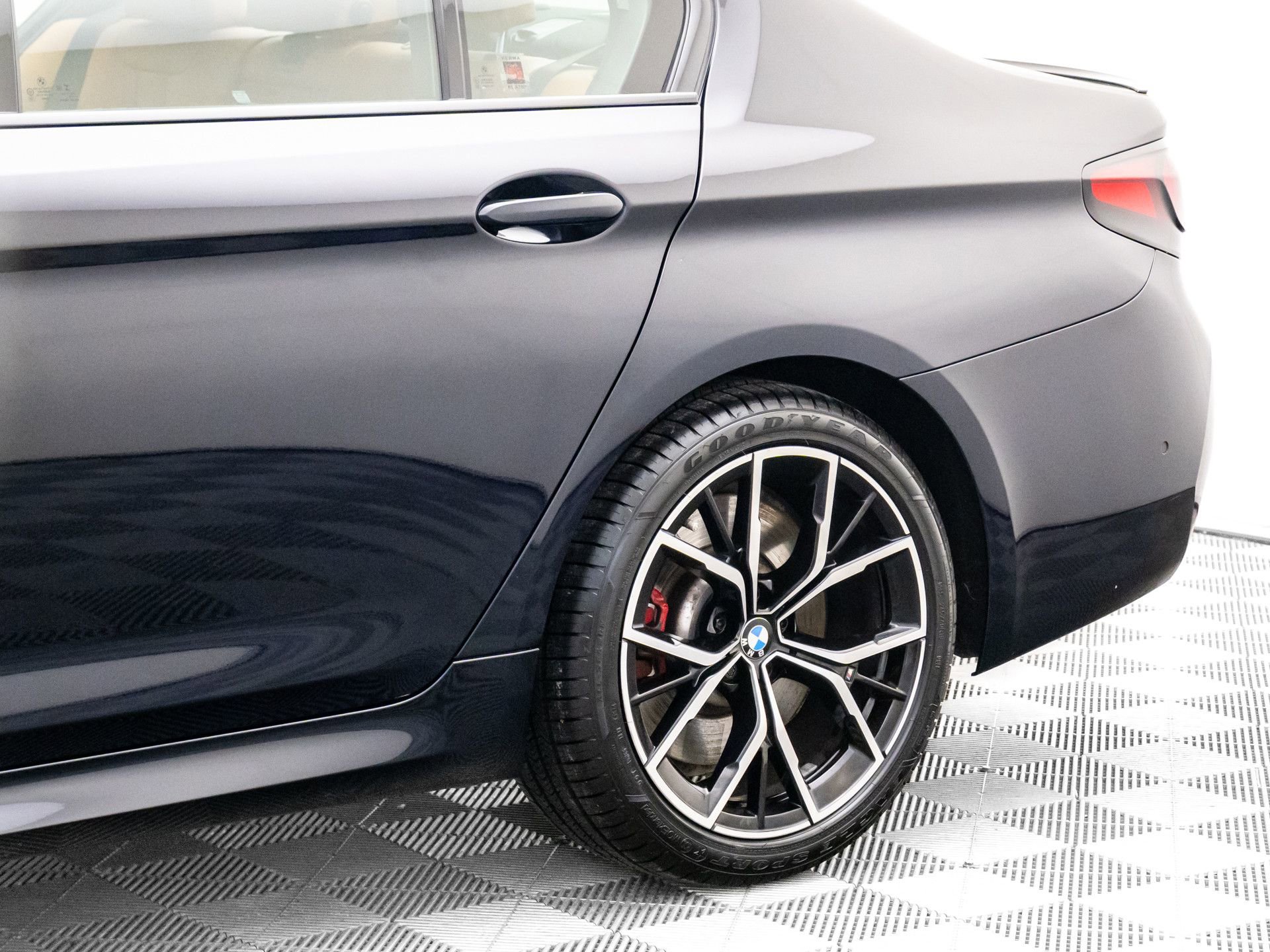 Used 2023 BMW 540i xDrive w/ Executive Package image 35