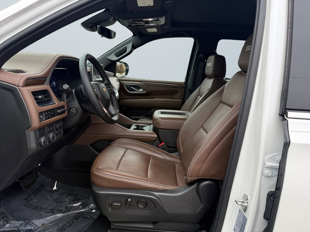 Used 2023 Chevrolet Suburban High Country image 9
